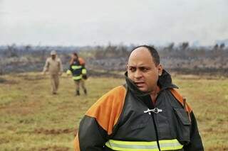 Sargento do Corpo de Bombeiros, Natálio Soares, alerta para riscos (Foto: Fernando Antunes)