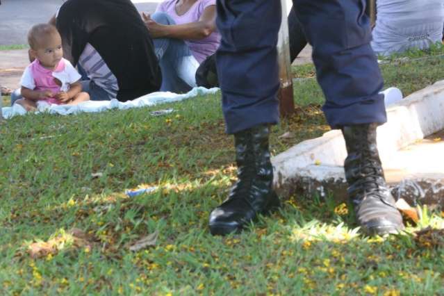 Alvo de despejo, moradores amea&ccedil;am acampar em frente da Prefeitura
