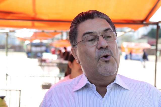 Secret&aacute;rio diz que licita&ccedil;&atilde;o inexistente est&aacute; &ldquo;de acordo com a lei&rdquo;
