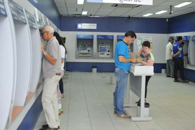 Greve de bancos dificulta dep&oacute;sitos, e saques continuam funcionando
