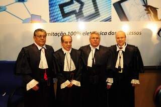 José Camilo (Procurador-Geral de Contas), José Ancelmo dos Santos (vice-presidente TCE), Cícero de Souza (presidente TCE) e Ronaldo Chadid (corregedor-geral TCE) (Foto: Rodrigo Pazinato)