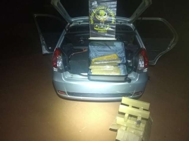 Em blitz, jovem &eacute; presa com mais de 50 kg de maconha que revenderia na Capital