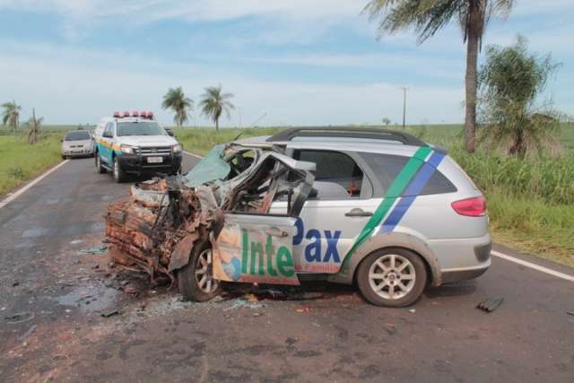 Agente funer&aacute;rio morre e dois ficam feridos em grave acidente na MS-295