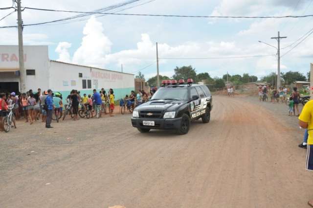 Grupo se revolta e tenta linchar pedreiro acusado de estuprar crian&ccedil;a