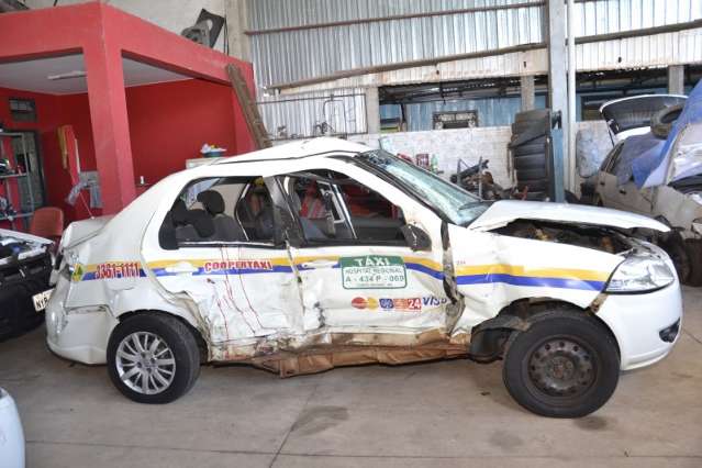 Motorista de t&aacute;xi sobrevivente tem a respira&ccedil;&atilde;o comprometida