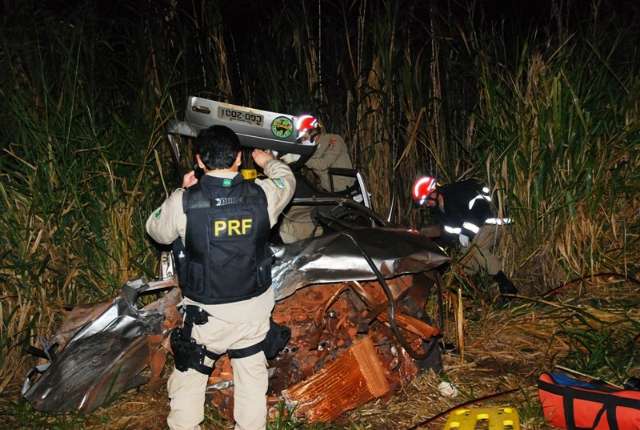 Jovem morre e dois ficam em estado grave em acidente na BR-267