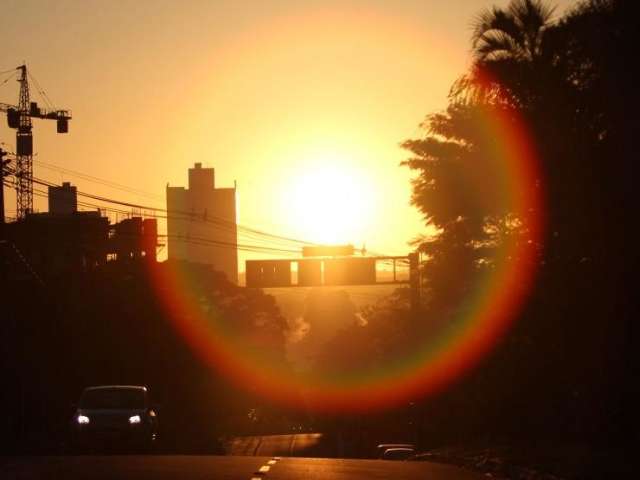 Previs&atilde;o &eacute; de sol, pancadas de chuva e temperatura de at&eacute; 35&ordm;C