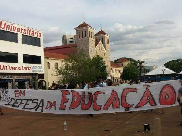 Contra governo Temer, servidores e sindicalistas fazem greve geral na sexta