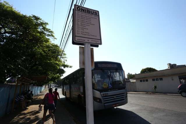 Assaltos crescem 82,7% e usu&aacute;rios temem esperar &ocirc;nibus sozinhos