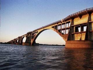 A ponte inaugurada em 2001 custou R$ 100 milhões (Foto: Roberto Higa/ALMS)