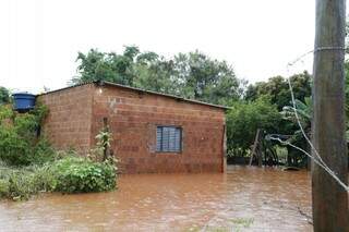 Na região norte de Campo Grande, água invadiu casas no fim da semana passada (Foto: Gerson Walber)