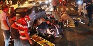 Casal em moto foi atingido por carro conduzido por mulher embriagada. (Foto: Sidrolândia News)