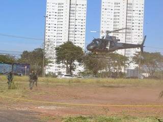 Os policiais realizaram um demostração de policiamento usando helicóptero (Foto: Pedro Peralta)