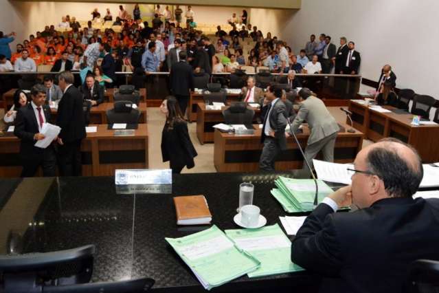 Deputados aprovam or&ccedil;amento em 1&deg; vota&ccedil;&atilde;o, com 427 emendas