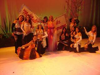 Bailarinas apresentam neste domingo no anfiteatro do Colégio Dom Bosco o espetáculo &quot;Ventre que Liberta&quot;.