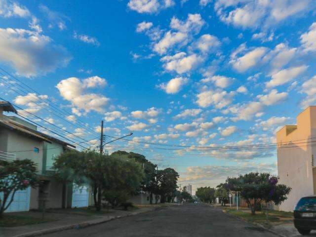 Dia amanhece garoando e previsão é de chuva na maioria das cidades do  Estado - Meio Ambiente - Campo Grande News