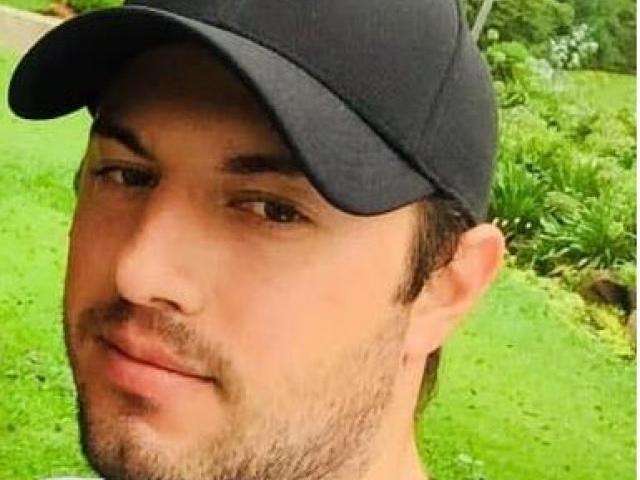 Ap&oacute;s festa, passageiro morre em capotagem de caminhonete