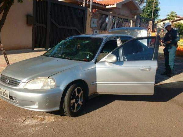Condutor com quatro garotas de programa bate Civic em ca&ccedil;amba 