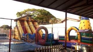Parque infantil tem brinquedos infláveis gigantes. (Foto: Divulgação)