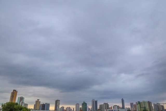 Previsão de chuva continua e temperaturas começam a cair no Estado