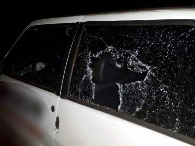 Homem atira v&aacute;rias vezes e acerta duas pessoas ap&oacute;s discuss&atilde;o em ch&aacute;cara