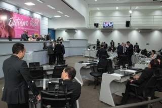 Vereadores reunidos em plenário na sessão desta quinta-feira (Foto: CMCG/Divulgação)