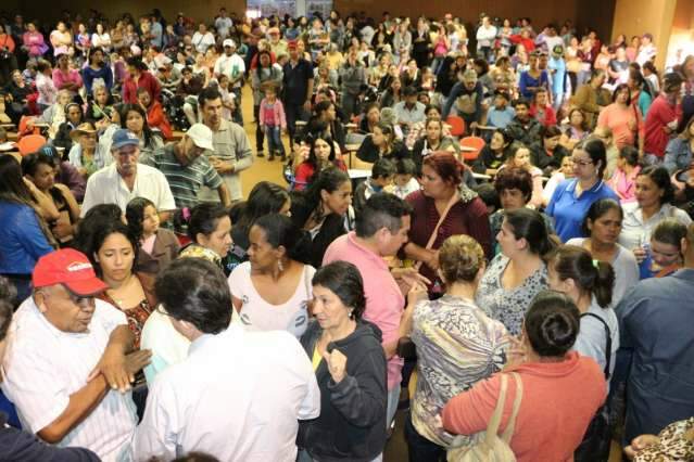 Moradores voltam a se reunir com a Caixa e querem ocupar casas inacabadas
