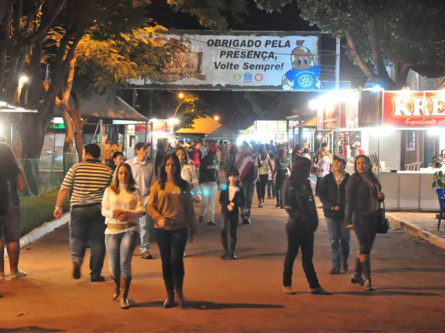  Presen&ccedil;a de Fael atrai milhares &agrave; abertura da Festa da Lingui&ccedil;a