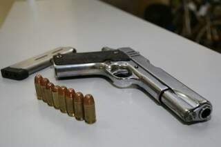 Arma é conhecida como canhão e é mais potente que pistola da PM (Foto: Marcelo Victor)