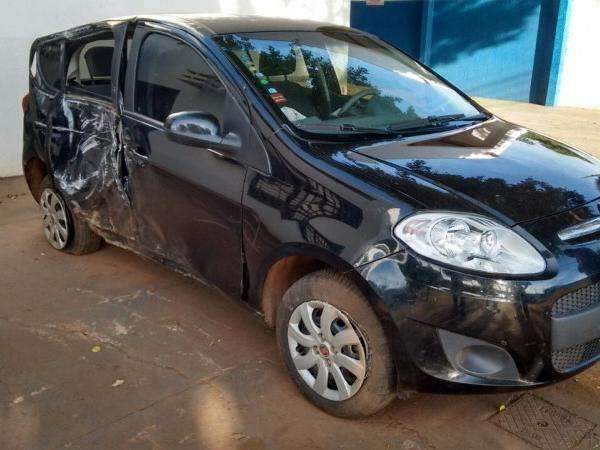 Quadrilha aterroriza fam&iacute;lia, rouba e adolescentes batem carro na fuga