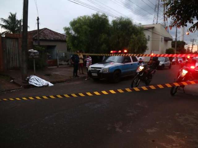 Mulher confessa que matou homem a facadas por ci&uacute;mes da namorada