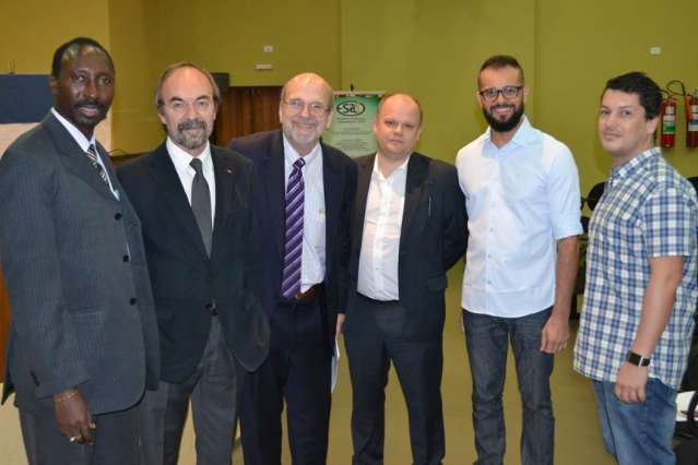 Professores da Europa, Am&eacute;rica do Norte e Oceania conhecem universidade de MS