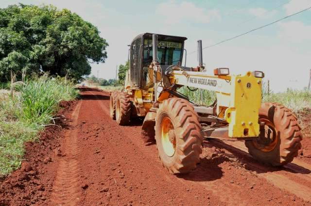 Para escoar produ&ccedil;&atilde;o, munic&iacute;pio recupera 1.300 km de estradas vicinais