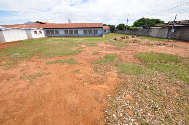 M&atilde;es reclamam de lixo e infiltra&ccedil;&atilde;o em escola municipal no Jardim Caguru