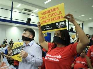 Manifestantes durante audiência da Escola Sem Partido (Foto: Marina Pacheco)