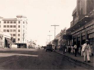 Mesmo edifício no cruzamento com a Dom Aquino, em imagem de 1949 (Foto: Acervo/Arca)