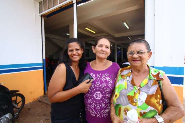 Amigas, &quot;Marias&quot; s&atilde;o de Deus at&eacute; no nome e cruzam cidade para encontro toda 4&ordf; 