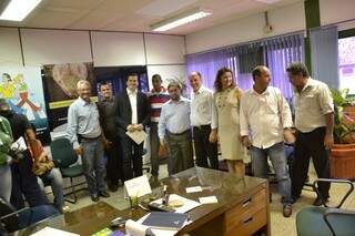 Prefeito Aluizio São José e vereadores de Coxim visitaram a Diretoria de Habilitação e Educação do Detran (Foto: Pedro Peralta)