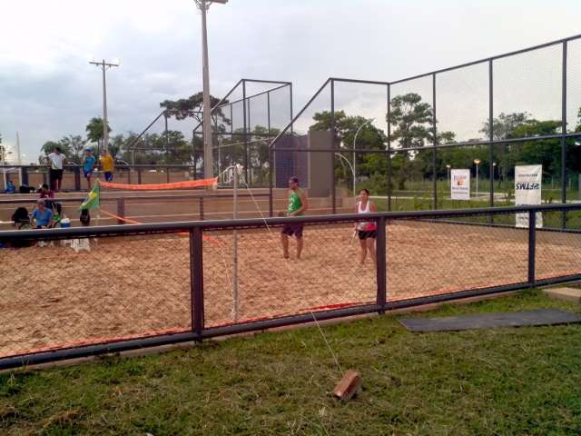 Ponta Por&atilde; recebe primeira quadra de beach tennis