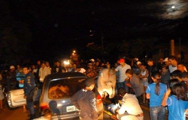 Homem morre e mulher fica ferida ao serem atingidos por tiros