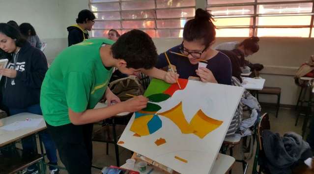 De experimentos cient&iacute;ficos a aulas de MasterChef nas escolas de tempo integral