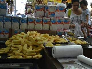 Nos dias de promoção, a chipa é vendida por R$0,89. (Foto: Pedro Peralta)