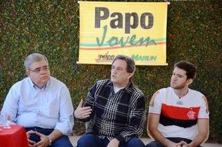 Maicon Nogueira (direita) ao lado do senador Moka (centro) e o deputado federal Carlos Marun (esquerda). (Foto: Reprodução/Facebook)