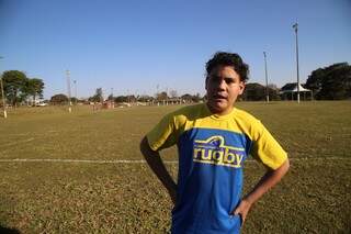 Jogador Thiago Padilha da Silva, de 15 anos, já teve oportunidade de praticar futsal e Beach Tênis, mas prefere o rugby.