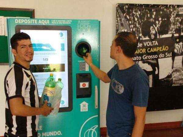 Troca de garrafas PET por ingresso para jogo do Oper&aacute;rio continua
