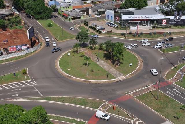 Com 29 meses de atraso, come&ccedil;a obra para diminuir caos em rotat&oacute;ria