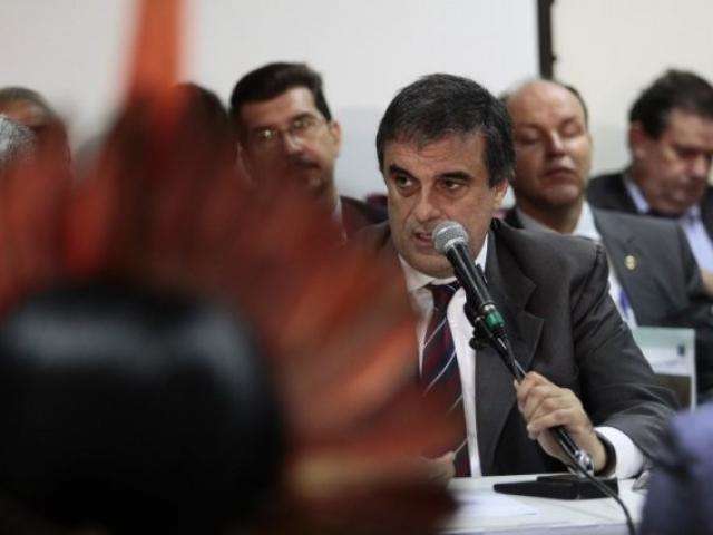 Ex-ministro de Dilma vira r&eacute;u por atraso nas demarca&ccedil;&otilde;es ind&iacute;genas em MS