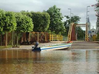 Cheia no rio isolou Aquidauana nos últimos dias. (Foto: Fernando Orue)