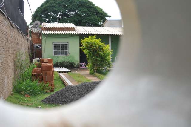 Alco&oacute;latra, m&atilde;e abandonou crian&ccedil;a em reca&iacute;da ap&oacute;s 9 meses sem &aacute;lcool