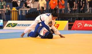 Layana Colman ganhou com duas punições a menos que a judoca Nayara Leandro (Foto: CBJ)